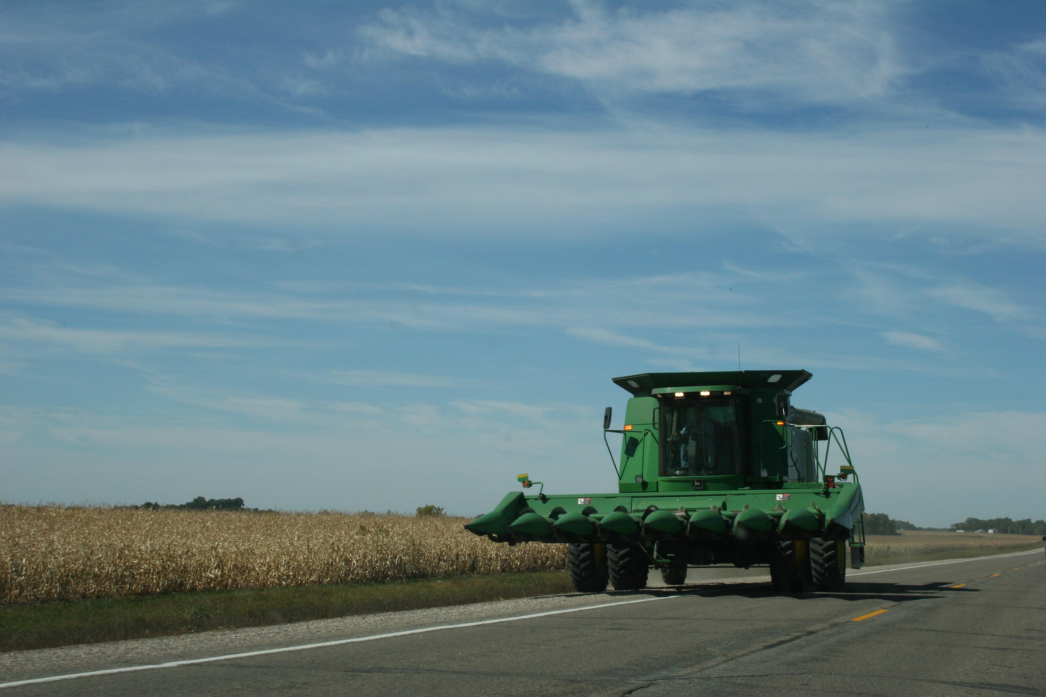 IDOL Urges Farm Equipment Safety On Farm & On the Road WLDS