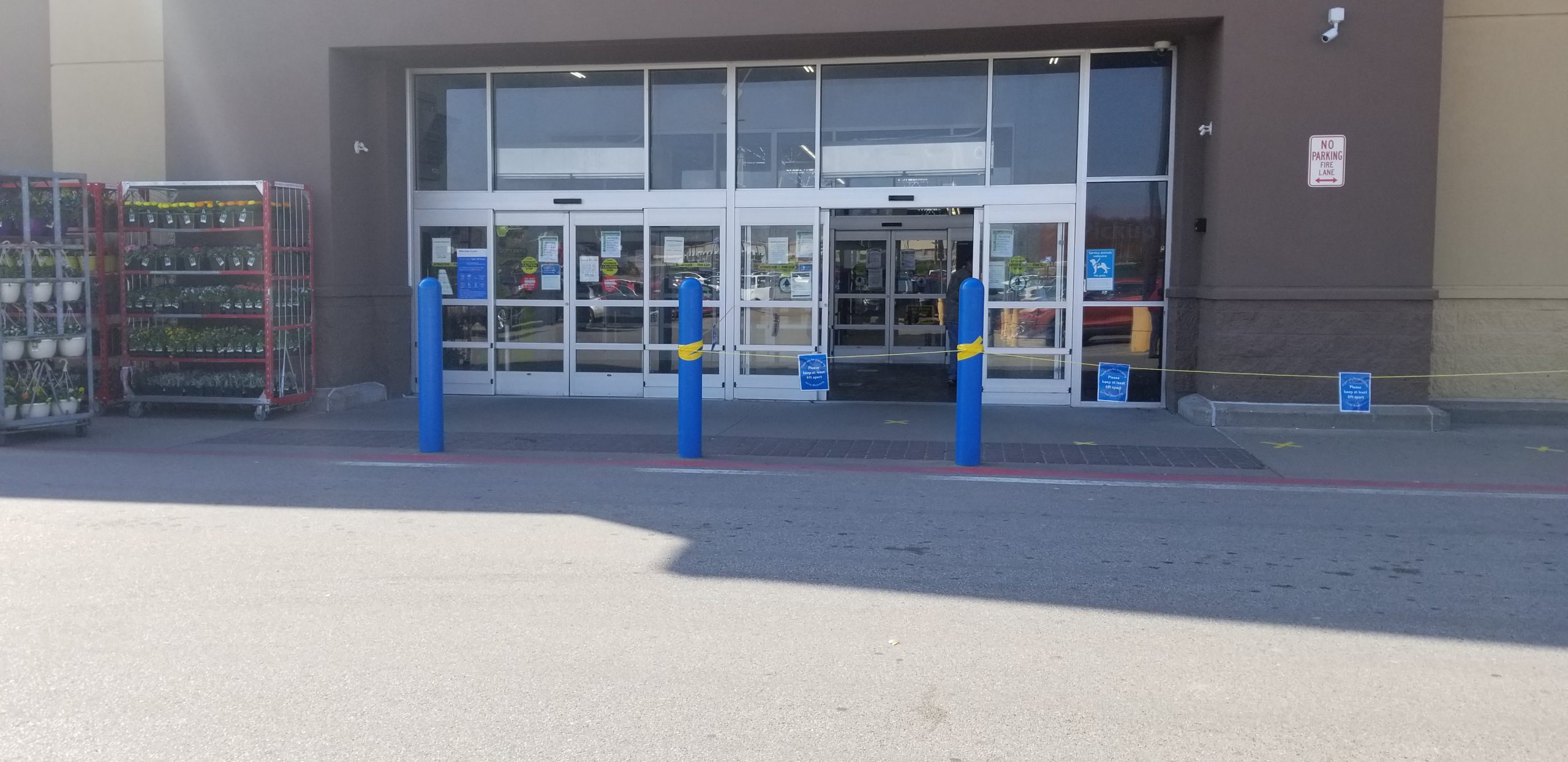 Jacksonville WalMart Closes Entrances, Enforcing Social Distancing WLDS