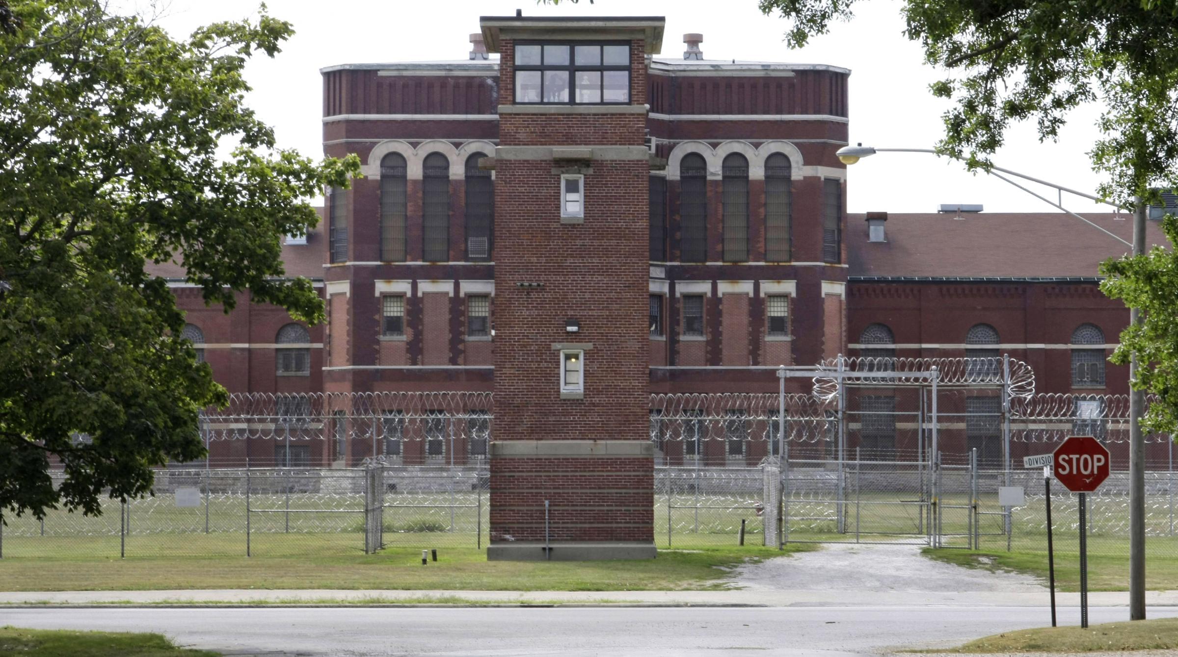 IDOC Drafts Plans to Downsize Pontiac, Vandalia Prisons - Vimarsana News