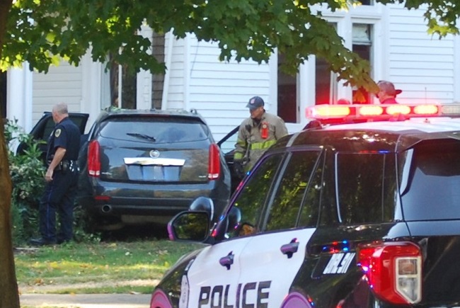 One Hospitalized After Vehicle Crashes Into House - Vimarsana News