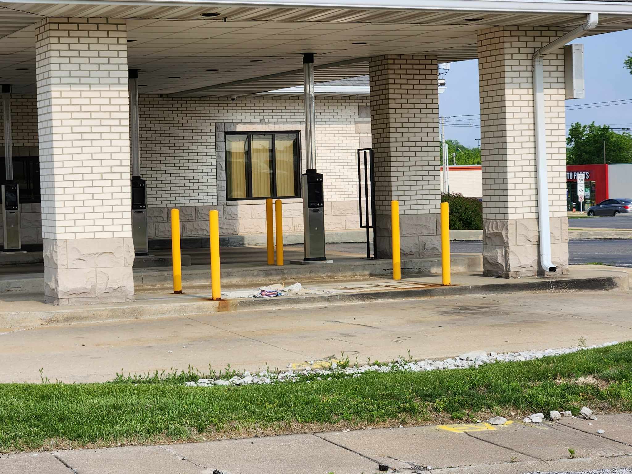 JPD Searching For Clues After Attempted ATM Theft at West Morton Avenue Bank - Vimarsana News