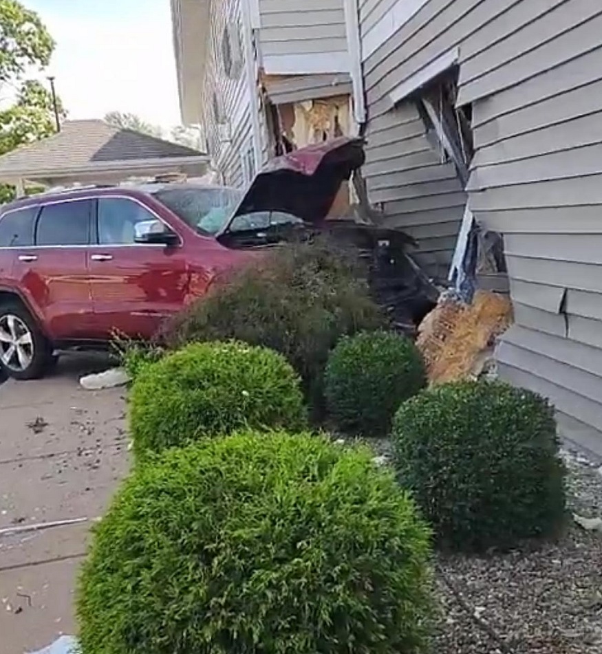 Pittsfield Police Investigating Tuesday SUV Collision with Green Acres Hotel - Vimarsana News
