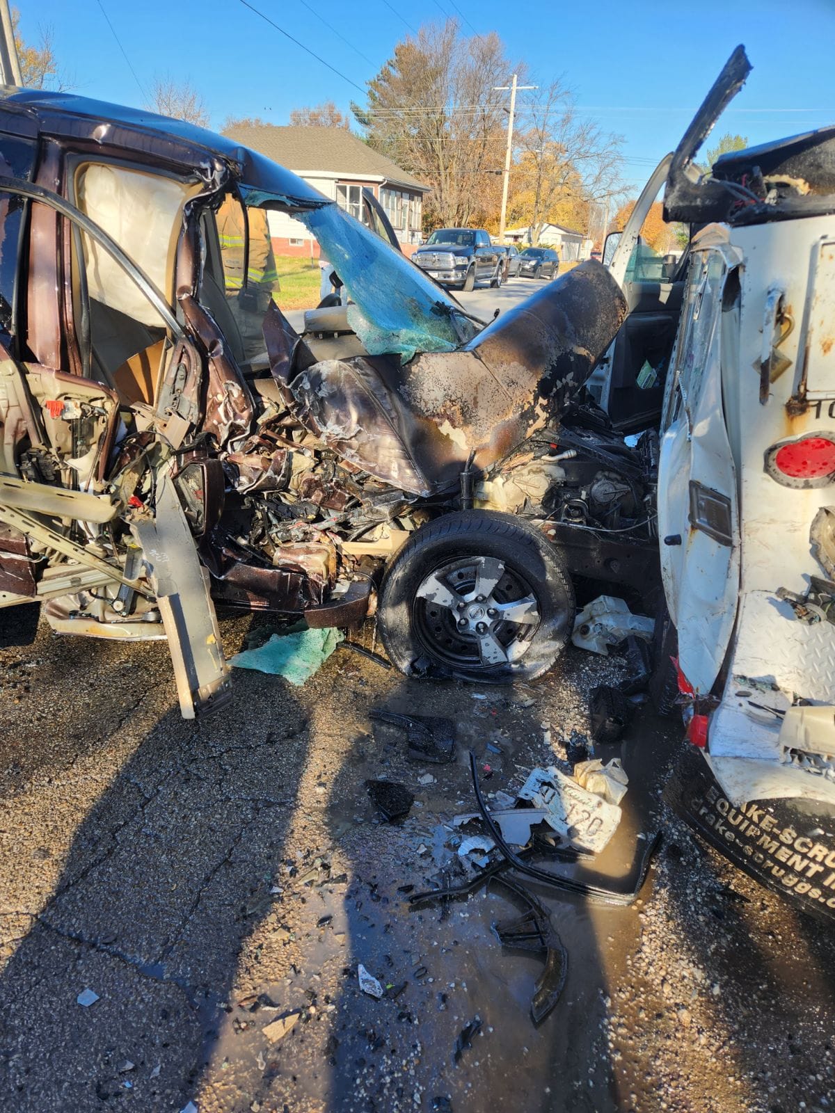 Driver Arrested in Van vs. Ameren-IL Truck Collision in Beardstown - Vimarsana News