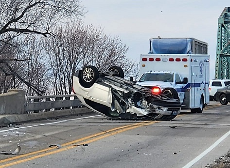 Multiple Injuries Following Three Vehicle Crash on Beardstown Bridge Approach Saturday Afternoon - Vimarsana News