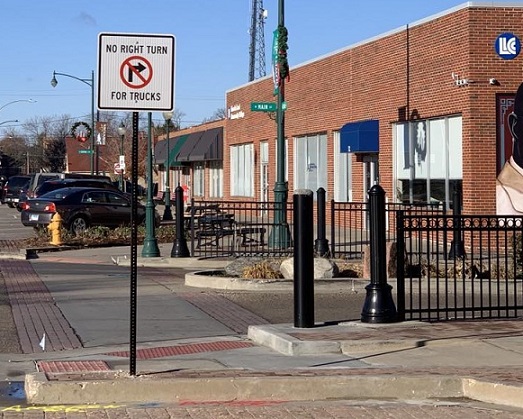 Extra Signage Aimed at Curbing Semi Traffic Damage to Square - Vimarsana News