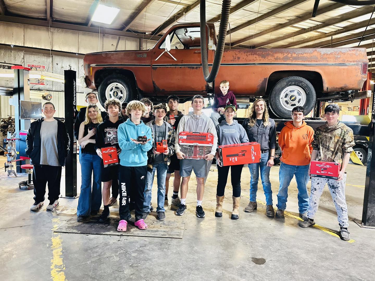 Grab 'n' Grow Greenhouse Donates Tools to Winchester High School – WLDS - Vimarsana News