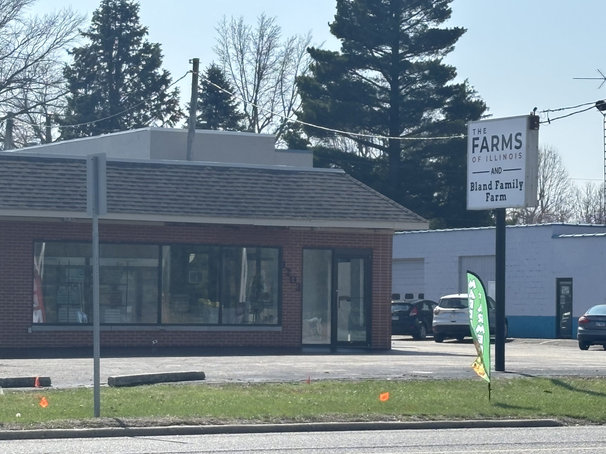 Bland Opens Farms of Illinois Store on Walnut